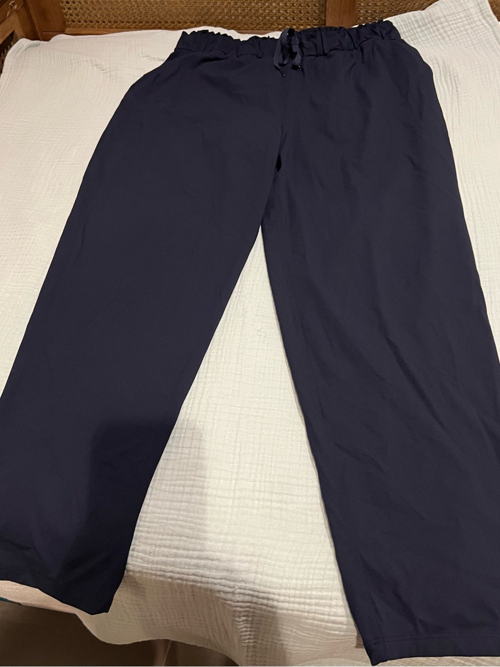 Lululemon draw string pants - Picture 2 of 6